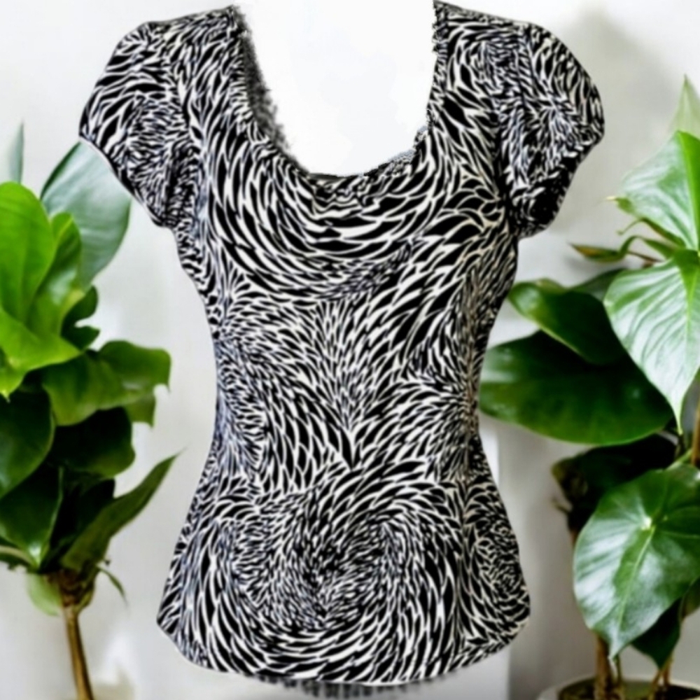 🦓 EUC Zebra Print Short Cap Sleeve Stretchy Top by Worthington - Picture 2 of 10